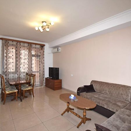 Armenak Apartment In Aram Str 耶烈万 外观 照片