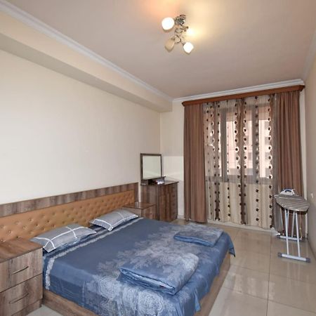 Armenak Apartment In Aram Str 耶烈万 外观 照片