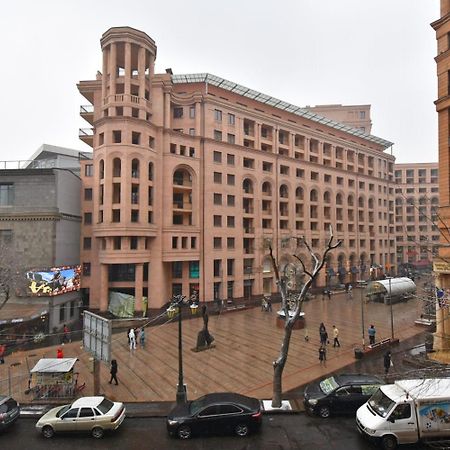 Armenak Apartment In Aram Str 耶烈万 外观 照片