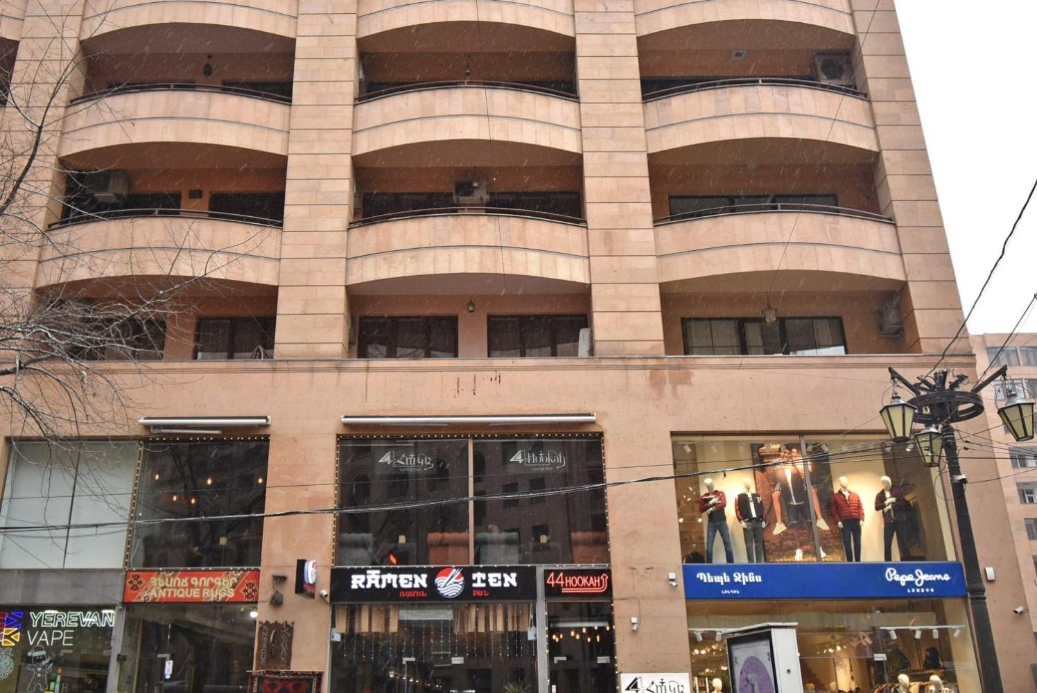 Armenak Apartment In Aram Str 耶烈万 外观 照片