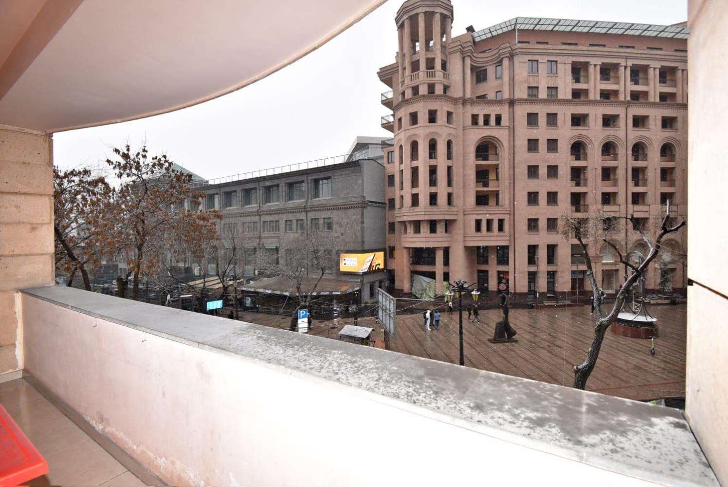 Armenak Apartment In Aram Str 耶烈万 外观 照片